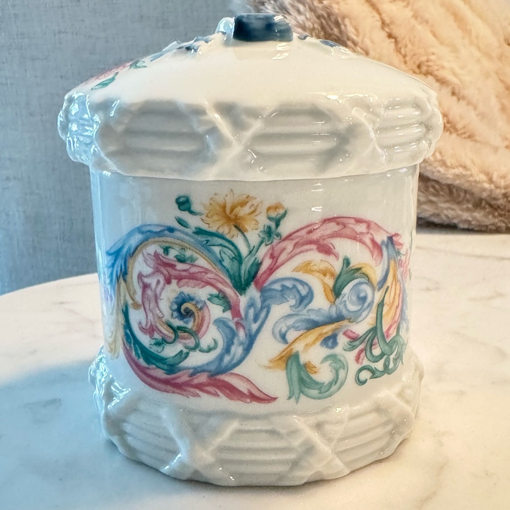 Vintage Elizabeth Arden Fine Porcelain Jar with Lid Palais de Versailles